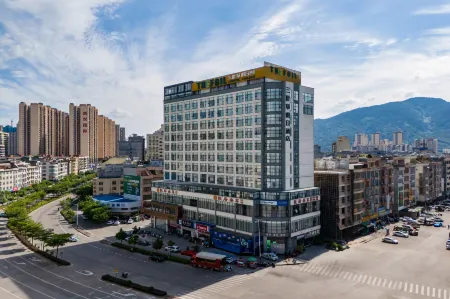 Clover Holiday Hotel (Guiping Xinggui) Отели в г. Гуйпин