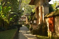 Amandari Hotel dekat Desa Adat Pekraman Petiga Marga Tabanan
