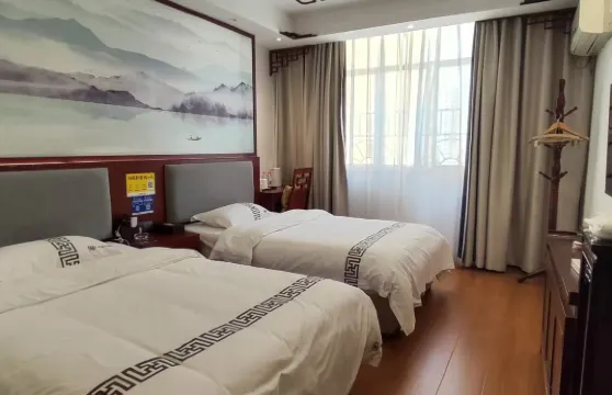 沿河畢茲卡酒店