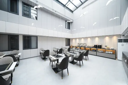 Aifeel Hotel (Beijing Xiaomi Technology Park Xierqi Subway Station) Отели рядом с достопримечательностью «CPC Haidian Committee Party School»