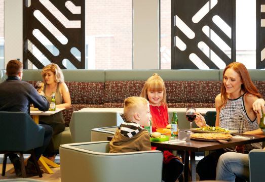 Holiday Inn Express 로비