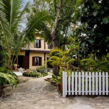 Villa Khoum Xieng Thong Boutique Отели рядом с достопримечательностью «Ват Сиенг Тхонг»
