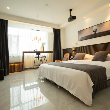 Oscar Theatre Hotel