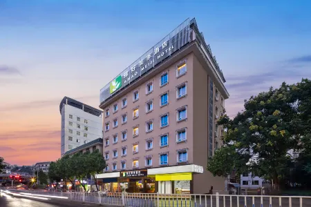 Yizhang Hexin Boutique Hotel (Baitong Bus Station)