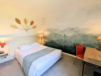 Logis Hôtel Château Corneille 외르 호텔