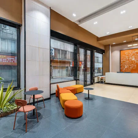 Yunli Hotel (Foshan Lecong Louvre Furniture City)