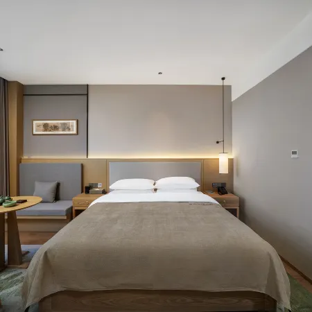 QIANNA HOTEL GLORIOUS (Xinyang Railway Station Shihe District)