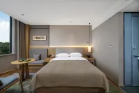 QIANNA HOTEL GLORIOUS (Xinyang Railway Station Shihe District)