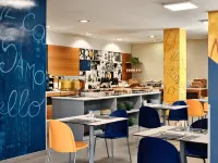 Holiday Inn Express MILAN - MALPENSA AIRPORT by IHG - sarapan
