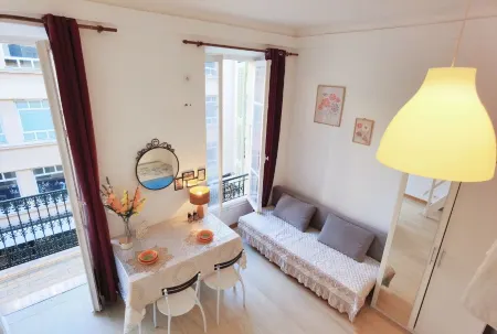 Blue Azur Residence with Balcony and Cityscape View Central City with Double Beds Отели в г. Ницца