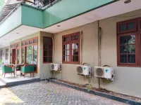 DeKuningan House Hotels near 2 AXA Tower