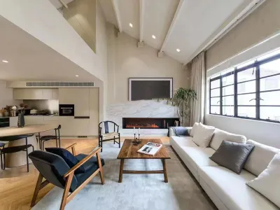 Home Stay (Shanghai Jing'an Temple Subway Station) Hotels in Shanghai