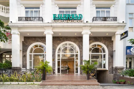 Collection O Emerald Luxury Apartment - Near SECC