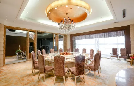 Royal Garden Jinyue Hotel Отели рядом с достопримечательностью «Donghu Vinegar Garden»