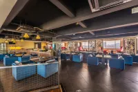 Elong Hotel (Zhaoqing Qixingyan Archway Plaza)