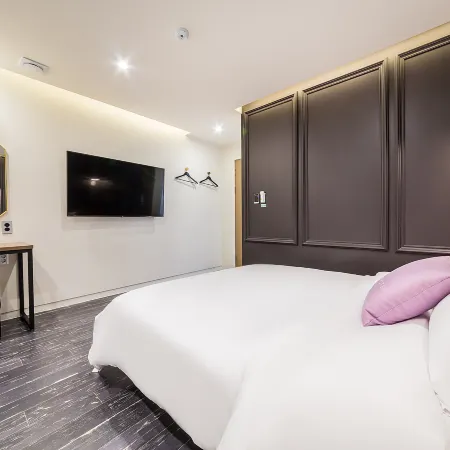 PLAIN HOTEL