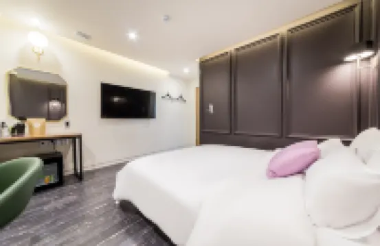 PLAIN HOTEL