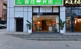 Rongzhu B&B (Chengdu East Station East Square Branch)