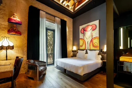 Hotel Lobby Отели рядом с достопримечательностью «Мост Изабеллы II»