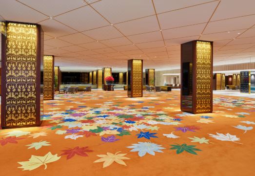 리가 로얄 호텔 오사카의 럭셔리한 로비 공간