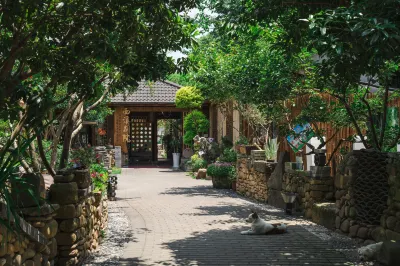 Xixi Courtyard Hotels near Zhong Nan Bai Cao Yuan