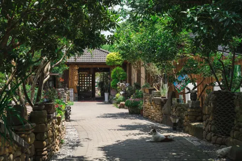 Anji Xixi Chinese Inn · Warm Spring Chalet Vacation Apartment - สัตว์เลี้ยง