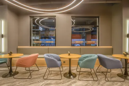 Jingji e-Sports Hotel (Tianjin Railway Station Wudadao Cultural Tourism Area Store) Отели рядом с достопримечательностью «Dongli Square»