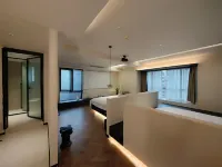 Yi Chi · Particle Hotel (Huayuan Garden Shopping Mall Songhua Road Subway Station Store)