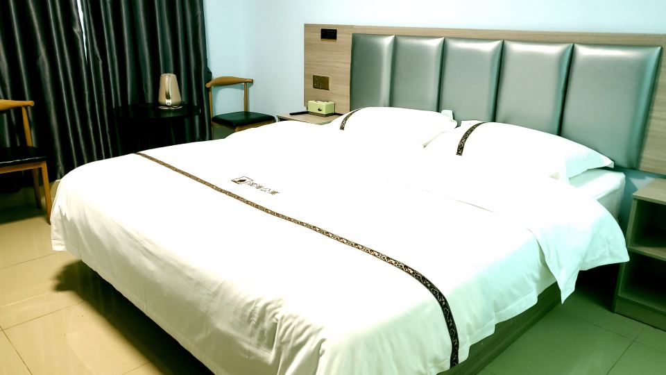 Zhongshan Baoyuan Theme Apartment