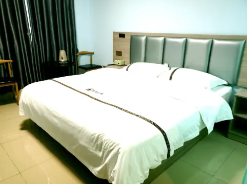 Zhongshan Baoyuan Theme Apartment