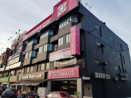 Bloommaze Boutique Hotel Klang Отели рядом с достопримечательностью «Grace Assembly Klang»