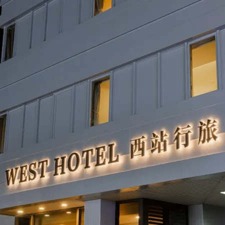 West Hotel Отели рядом с достопримечательностью «Винодельня Пули»