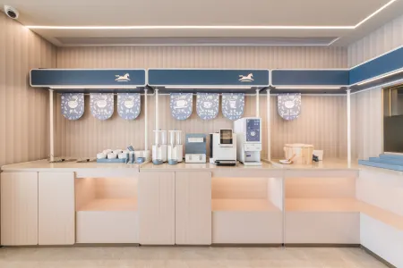 HanTing Hotel (Zhumadian Xiping Baiguo Avenue) Отели рядом со станцией Xiping Railway Station