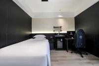 Cloud e-sports hotel