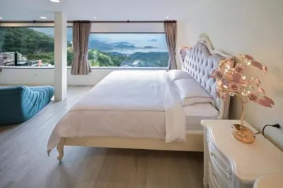 Windsor Sunlight Han-Guan B&B Hotels near Houtong Cat Village