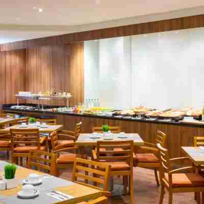 Hotel Port Feria Valencia Dining/Meeting Rooms