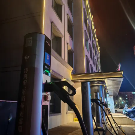 Wuchang Xinyue Zhenpin Hotel (South Square)