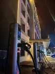 Wuchang Xinyue Zhenpin Hotel (South Square) - parking