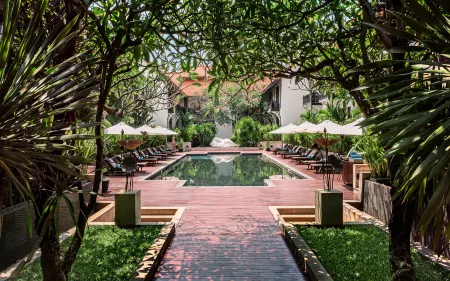 Anantara Angkor Resort Отели рядом с достопримечательностью «Puthan Nokor Reach Thorm Meta Pagoda»