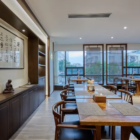 Madison Hotel Ningbo Tianyi Square Xinyuan Отели рядом с достопримечательностью «Комплекс «Башня барабана Нинбо»»