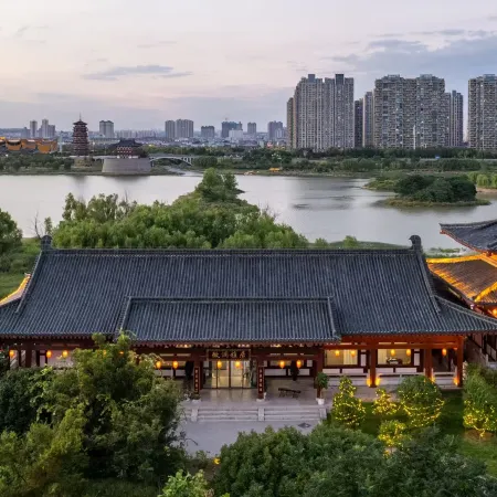Meixi Hotel (Luoyang Luopu Park Luohe)