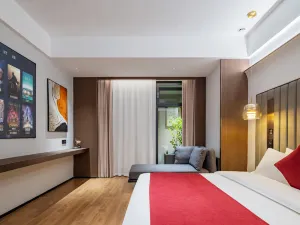Yuelai Hotel (Xiangyang East Station Overseas Chinese Town Fantasy Resort Branch)