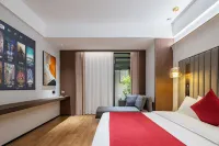 Yuelai Hotel (Xiangyang East Station Overseas Chinese Town Fantasy Resort Branch)