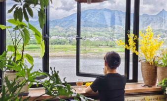 Hongcun Mushanbo · Yuli 19 She · Hanfu Experience · Lake View Courtyard Coffee · View Holiday Home