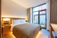 QIANNA HOTEL (Houhai Gulou Street Subway Station Branch) Hotels near Xicheng Rending Lake Park