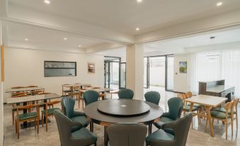 Yuan Shan Qing Yu · Modern Design Retreat · Yunqi Pool Guesthouse (Nalati Scenic Area)
