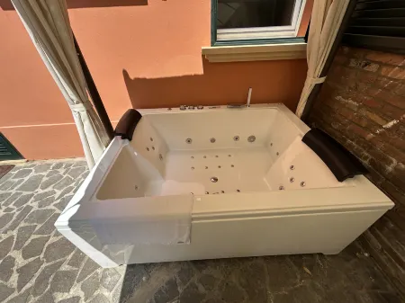 BolognaRoomscom - Isaia Garden Private Garden Spa Bath Отели рядом с достопримечательностью «Giorgio Morandi»