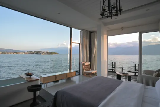 The Clouds Seaview Inn