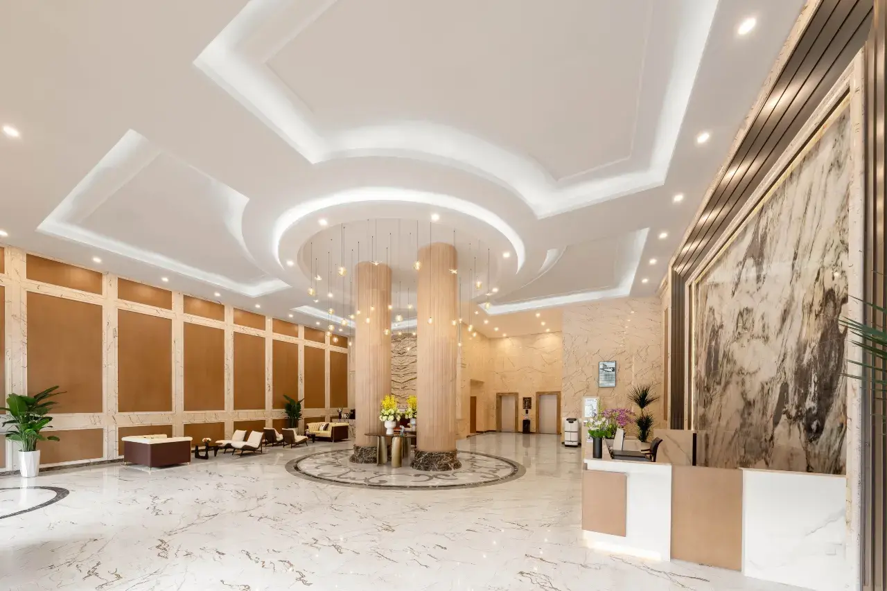 hotels image https://ak-d.tripcdn.com/images/1mc3b12000lsxqj10A21F_W_1280_853_R5.webp