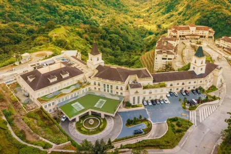 Scenic Tagaytay Getaway with Taal Views